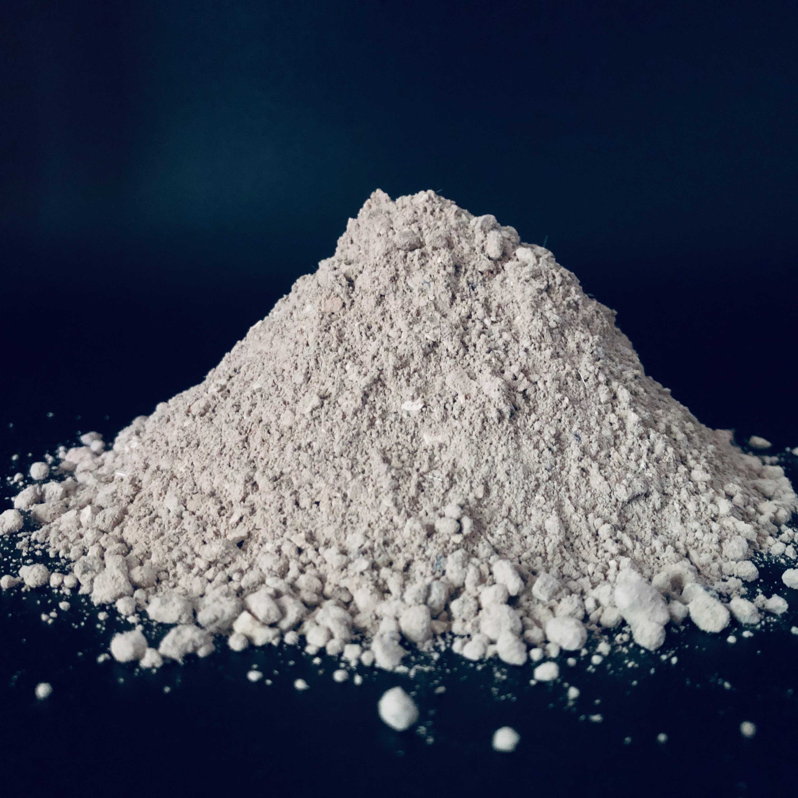 鍋爐燃燒器澆注料提前養(yǎng)護(hù)對澆注料強(qiáng)度的發(fā)揮較好，達(dá)到較好的使用效果